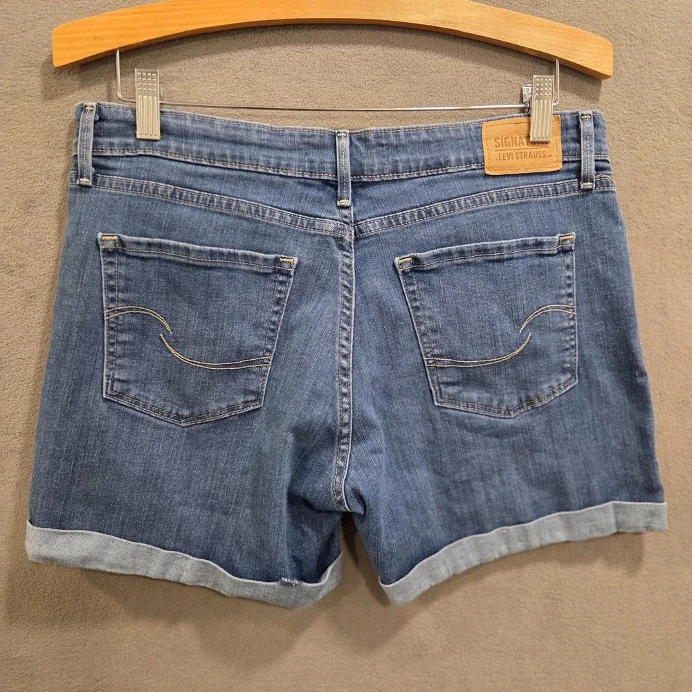 Levi's Signature Mid Rise Denim Shorts Women's Waist 33‎ Cuffed Casual Classic